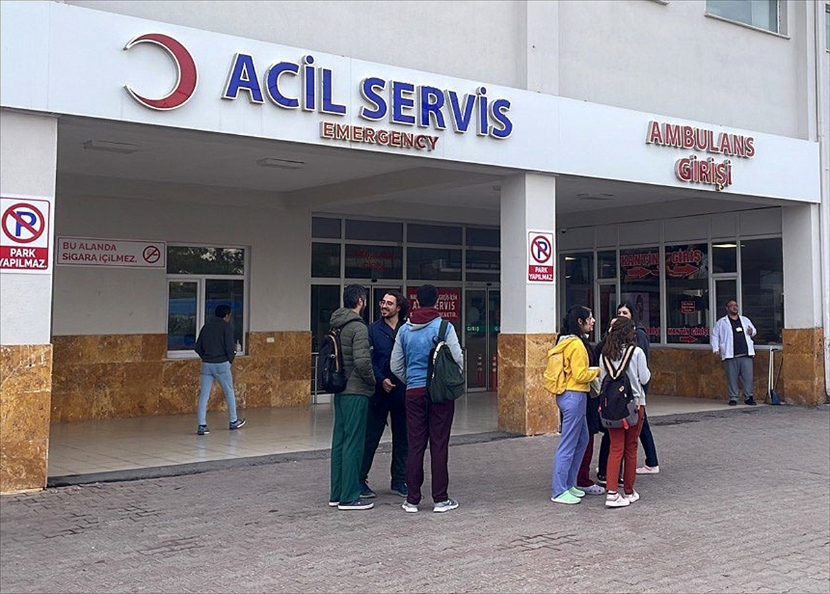 88 üniversite öğrencisi gıda zehirlenmesi şüphesiyle hastaneye kaldırıldı