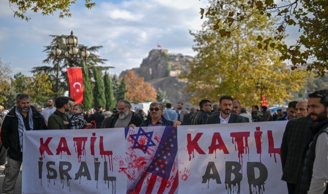 Ankara Filistin Dayanışma Platformu üyeleri, cuma namazı sonrası İsrail'i protesto etti
