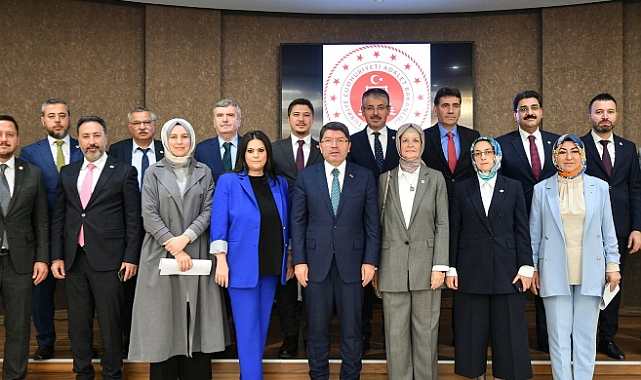 Bakan Tunç, İç Anadolu Bölgesi'ndeki İllerin Milletvekilleri İle Bir Araya Geldi