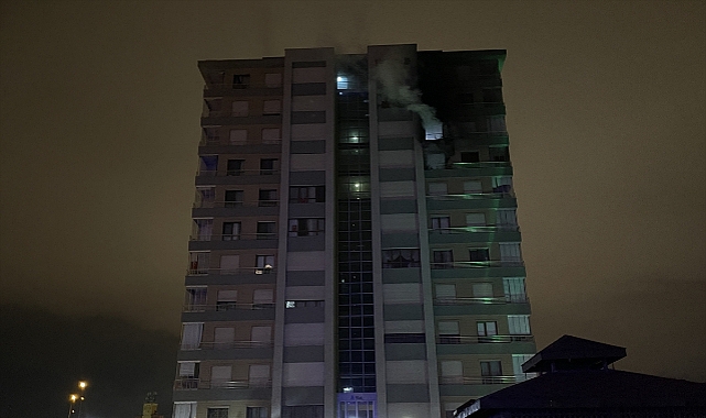 Eski bakan Lütfi Elvan'ın annesi, apartmanda çıkan yangında dumandan etkilendi
