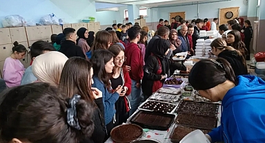 Fatih Anadolu Lisesi Filistin'e yardım için kermes düzenledi
