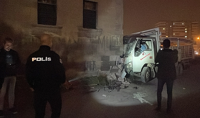 İmam nikahlı eşini darbeden zanlı polisten kaçarken yaptığı kazada yaralandı