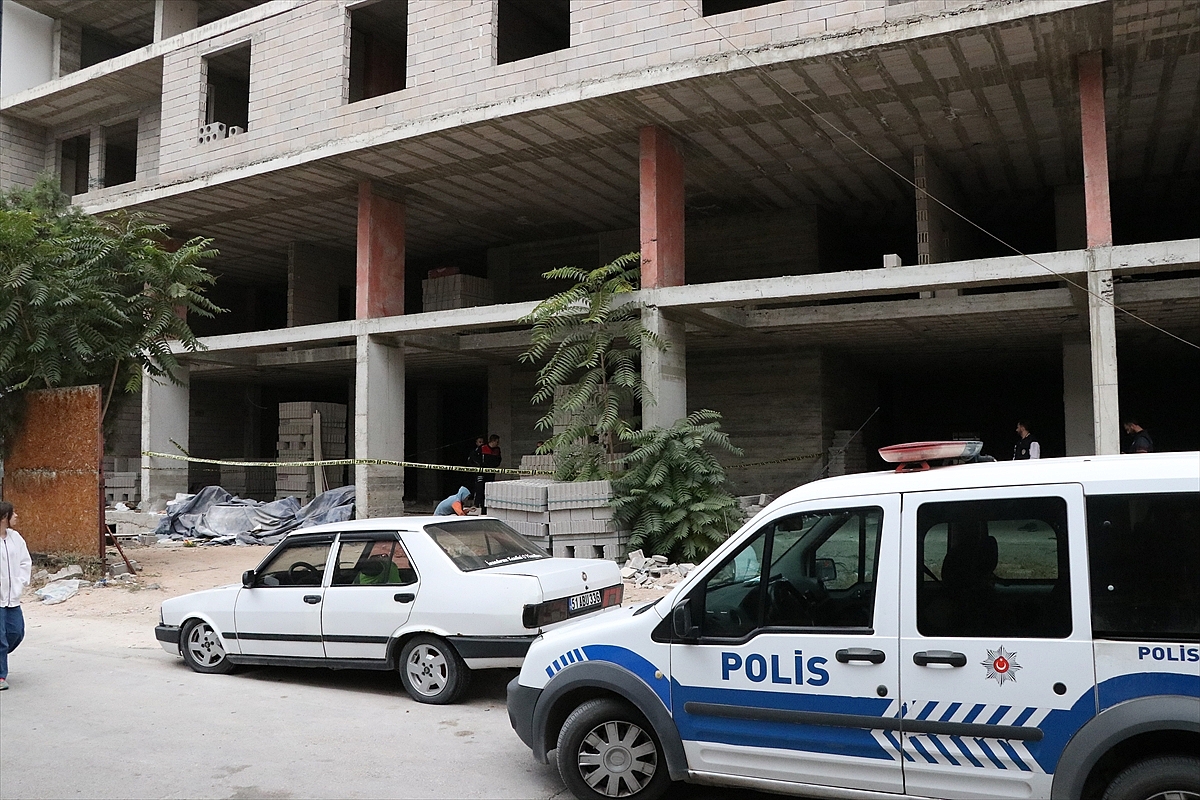 İnşaatın asansör boşluğunda erkek cesedi bulundu