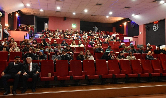 Karaman'daki Öğretmenler, "Aybüke; Öğretmen Oldum Ben!" Filmini İzledi