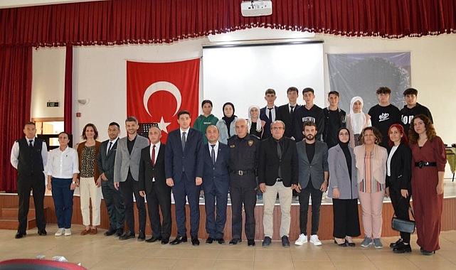 Kaymakam Erdoğan Bir Güne Tiyatro, Müzik Dinletisi, kurs ziyareti ve 2 Köy Gezisi Sığdırdı