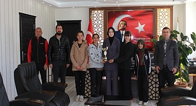 Kaymakam Kütük Başarılı Öğrencileri Kabul Etti
