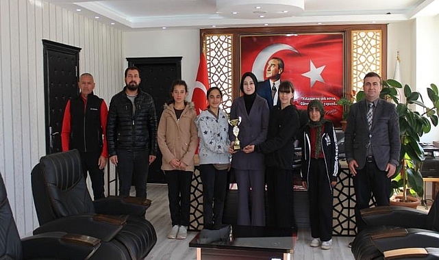 Kaymakam Kütük Başarılı Öğrencileri Kabul Etti
