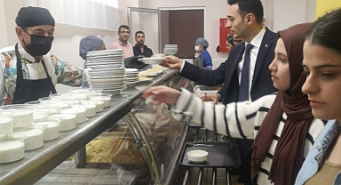 Kaymakam yemek sırasına girdi