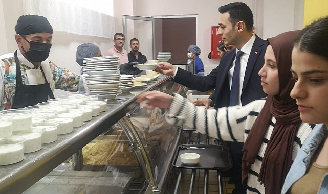 Kaymakam yemek sırasına girdi