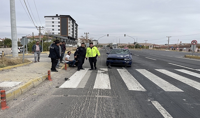 Otomobil ile motosikletin çarpıştığı kazada 2 kişi yaralandı