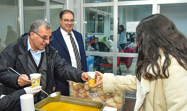 Rektör Gavgalı Sınavlara Hazırlanan Öğrencilere Çorba İkram Etti