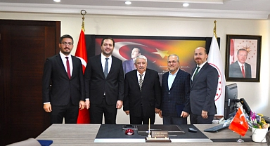 Sağlık İl Müdürü Yurdakul Meslekte 50 Yılını Dolduran Hekimlere Plaket Verdi