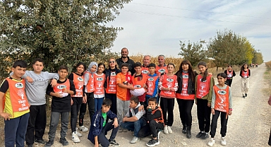 Tema Köylerde Öğrencilere Fidan Dağıttı
