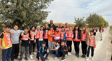 Tema Köylerde Öğrencilere Fidan Dağıttı
