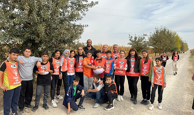 Tema Köylerde Öğrencilere Fidan Dağıttı