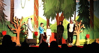 Tiyatro Günlerinde Çocuklar Doyasıya Eğlendi