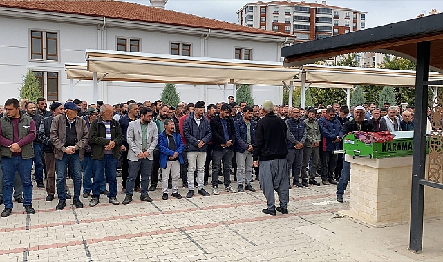 Yediği mantardan zehirlenerek ölen kadın defnedildi
