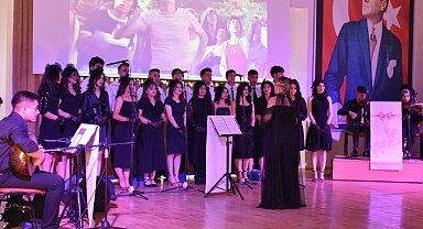 Yeşilçam'ın Büyülü Dünyasına Yolculuk Ettiren Muhteşem Konser