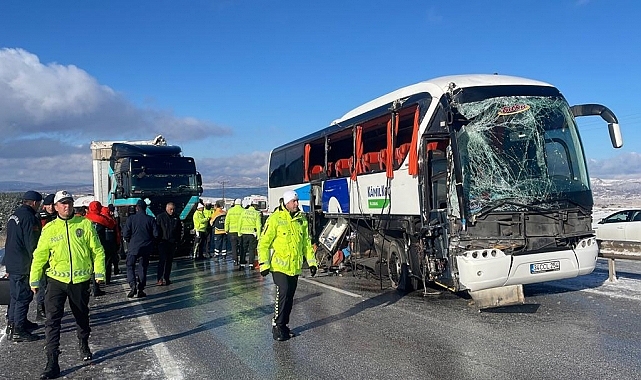 Yolcu otobüsü ile tırın çarpıştığı kazada 1 kişi öldü, 2 kişi yaralandı