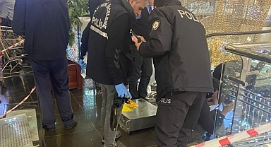 2 yaşındaki bir çocuğun yürüyen merdivene sıkışan 3 parmağı koptu