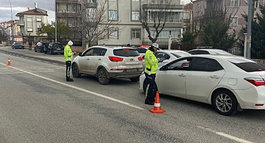 7 bin 510 kişi sorgulandı. 9 kişi tutuklandı. 85 araç trafikten men edildi