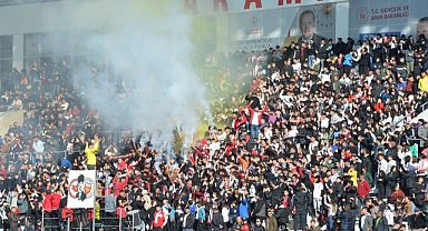 90 dakika susmadılar!