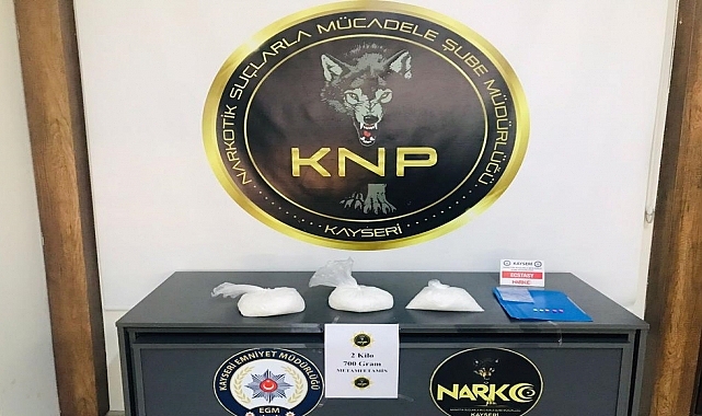 Bir araçta 2 kilo 700 gram sentetik uyuşturucu ele geçirildi