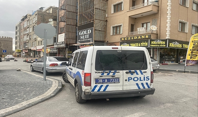 Bir kişi rezidansta ölü bulundu