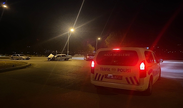 Çarpışan iki otomobildeki 5 kişi yaralandı