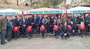 Ermenek'te Makine Ekipmanlar Sahiplerine Teslim Edildi