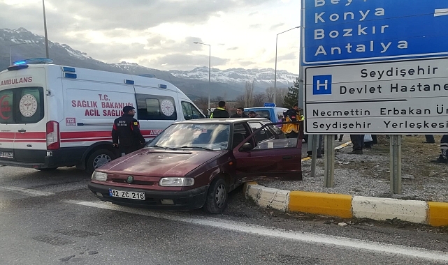 İki otomobilin çarpışması sonucu 3 kişi yaralandı