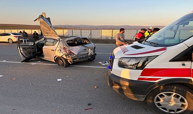 İki otomobilin çarpıştığı kazada 3 kişi yaralandı