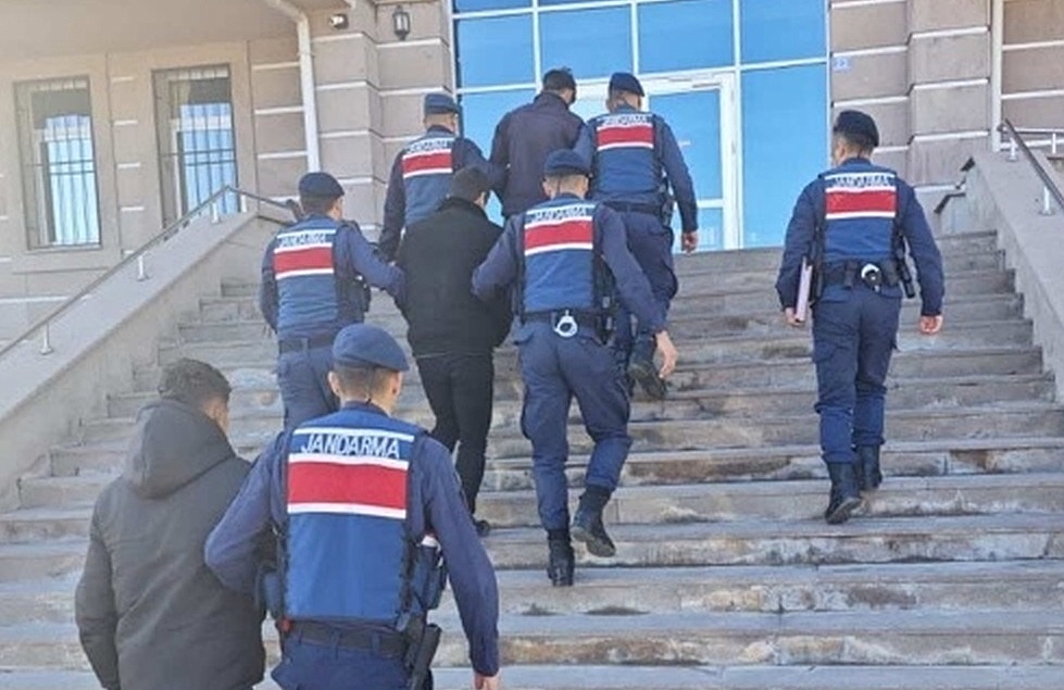 Kablo hırsızları yakalandı