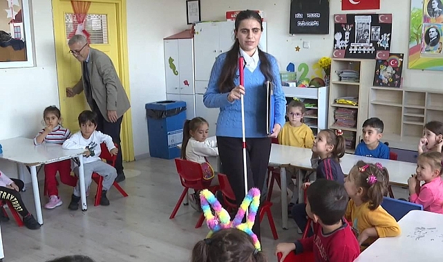 Karamanlı Görme engelli Burcu öğretmen hayalindeki mesleğe ulaştı