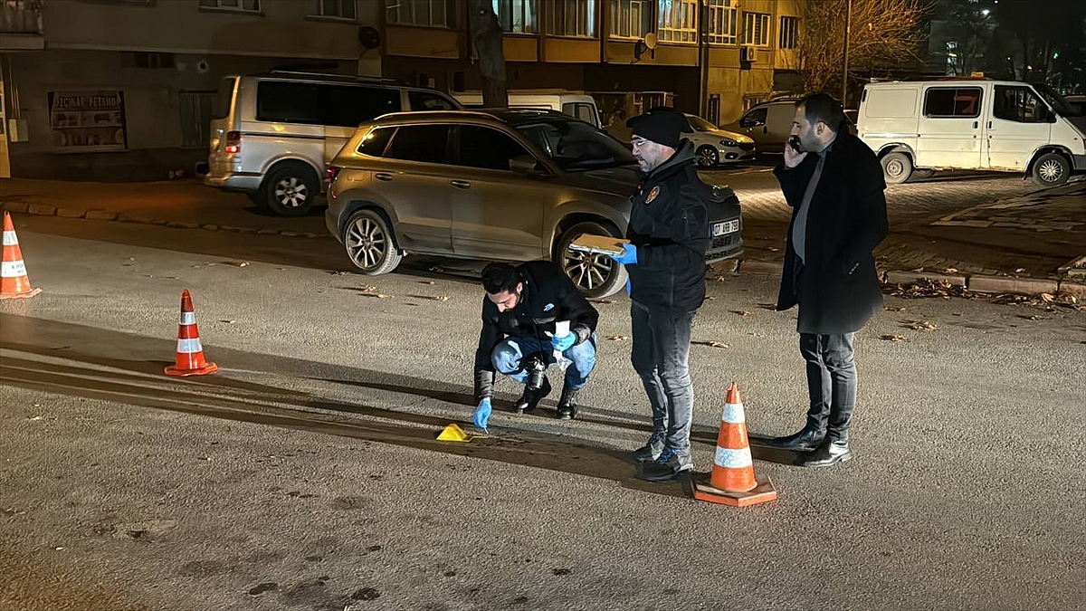 Kavgada bıçakla yaralanan 2 kişi hastaneye kaldırıldı
