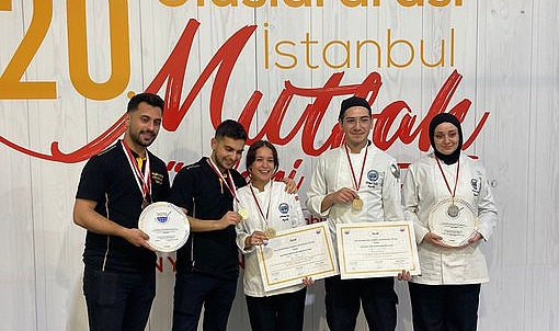 KMÜ'lü öğretim elemanları ve öğrencileri İstanbul'dan madalyalarla dönüyor