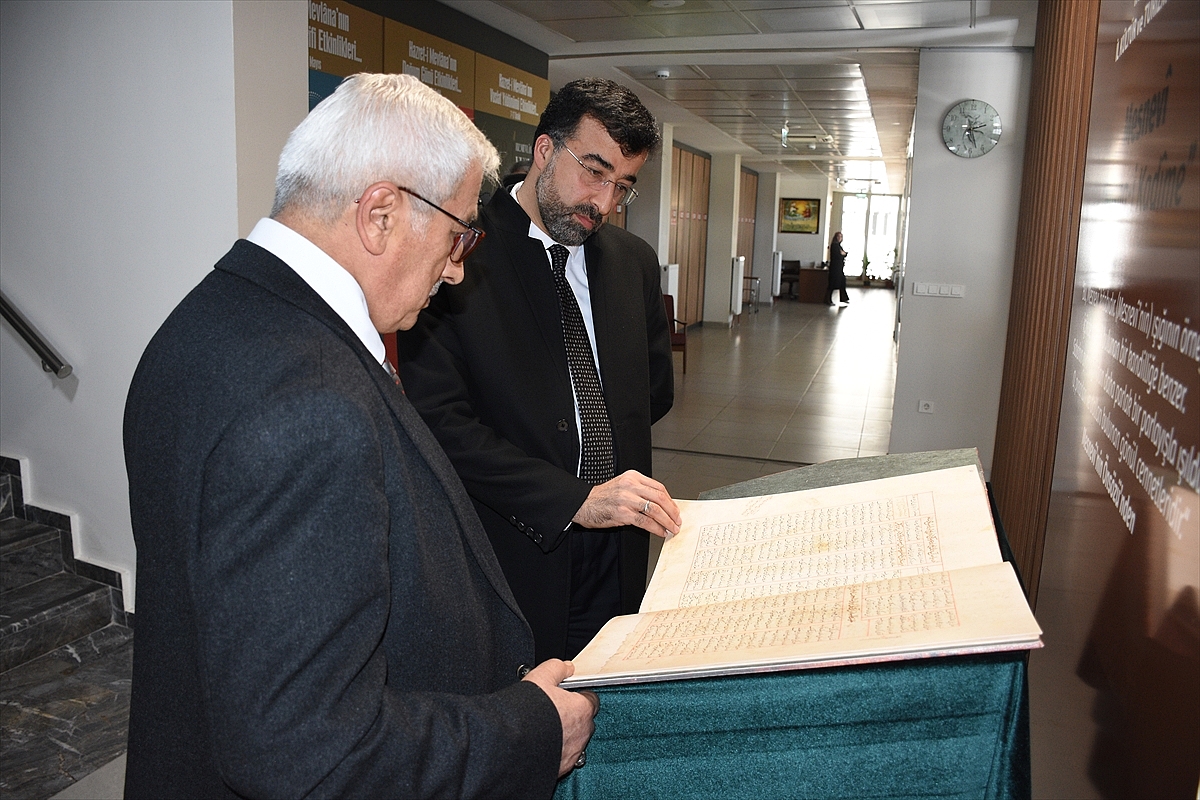 Mesnevi'nin tıpkıbasımı Vuslat'ın 750. yılında Mevlana dostlarıyla buluşuyor