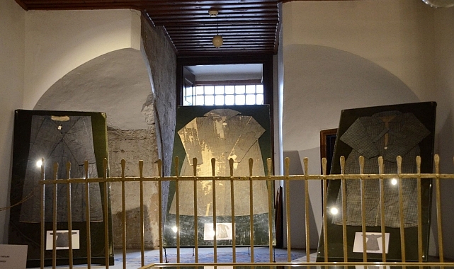 Mevlana'ya ait kıyafetler sergilenmeye başlandı