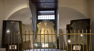 Mevlana'ya ait kıyafetler sergilenmeye başlandı