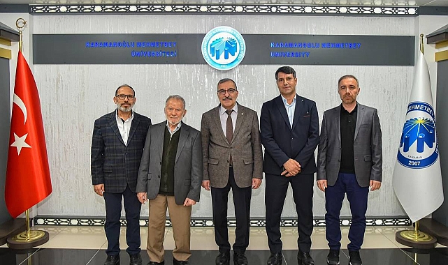 Muzaffer Can Hoca KMÜ’ye 3093 kitap bağışladı