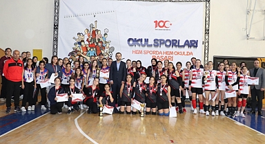 Okul Sporları Yıldızlar Voleybolda Kupalar Sahiplerini Buldu