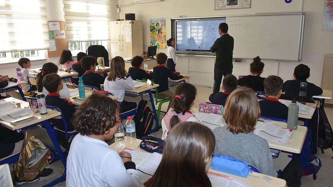 Okullarda "görgü kuralları" müfredat kapsamına alındı