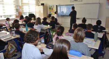 Okullarda "görgü kuralları" müfredat kapsamına alındı