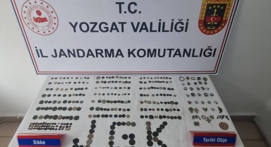 Otomobilde 342 sikke, 24 yüzük ve 11 obje ele geçirildi