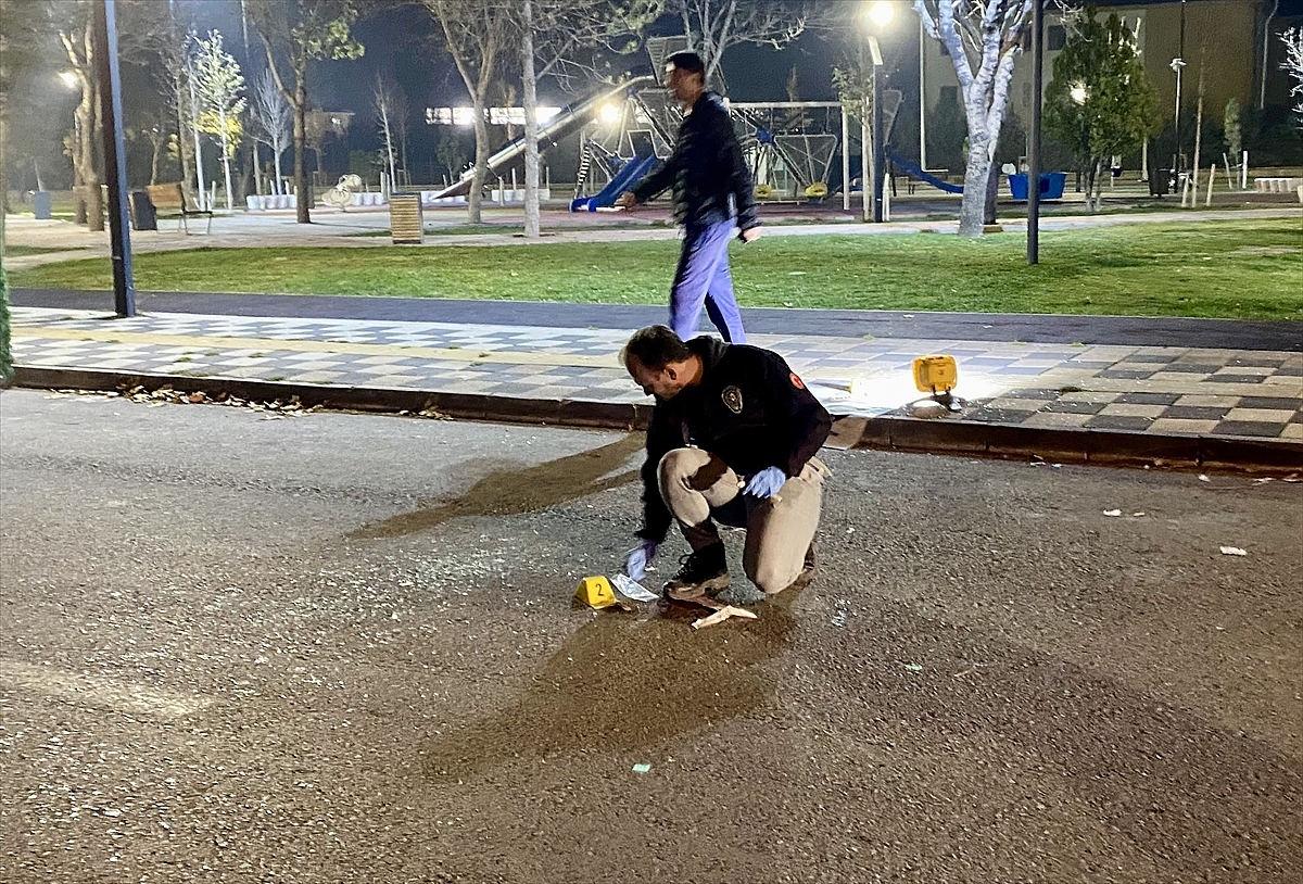 Pompalı tüfekle vurulan 2 kişi yaralandı