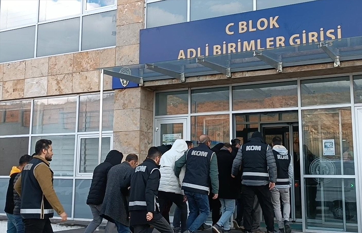 Sahte kimlikle SRC sınavına giren 21 kişi yakalandı