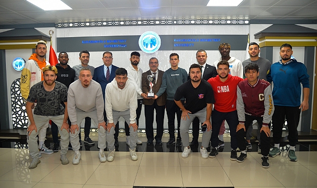 Şampiyon Futbolcular Rektör Gavgalı İle Buluştu