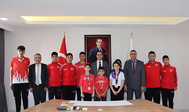 Şampiyon sporculardan Kaymakam Ünlü'ye ziyaret