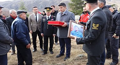 Şehit 55 yıl sonra baba ocağında toprağa verildi