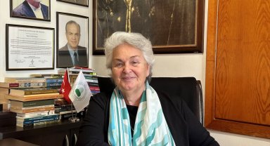 Torunu Mevlana'nın mesajlarını dünyaya anlatıyor
